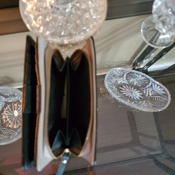 Kate Spade wallet - Picture 3 of 10